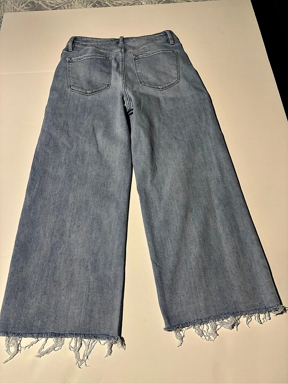Vervet Light Wash Wide Leg Cropped Jeans Raw Frayed Hem - Size 29